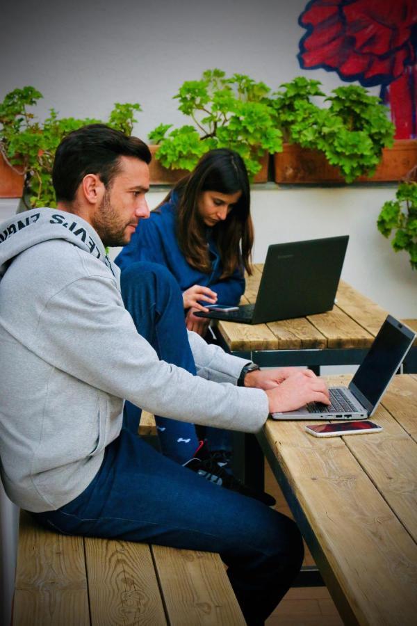 Joy Setas Coworking Vandrehjem Sevilla Eksteriør billede