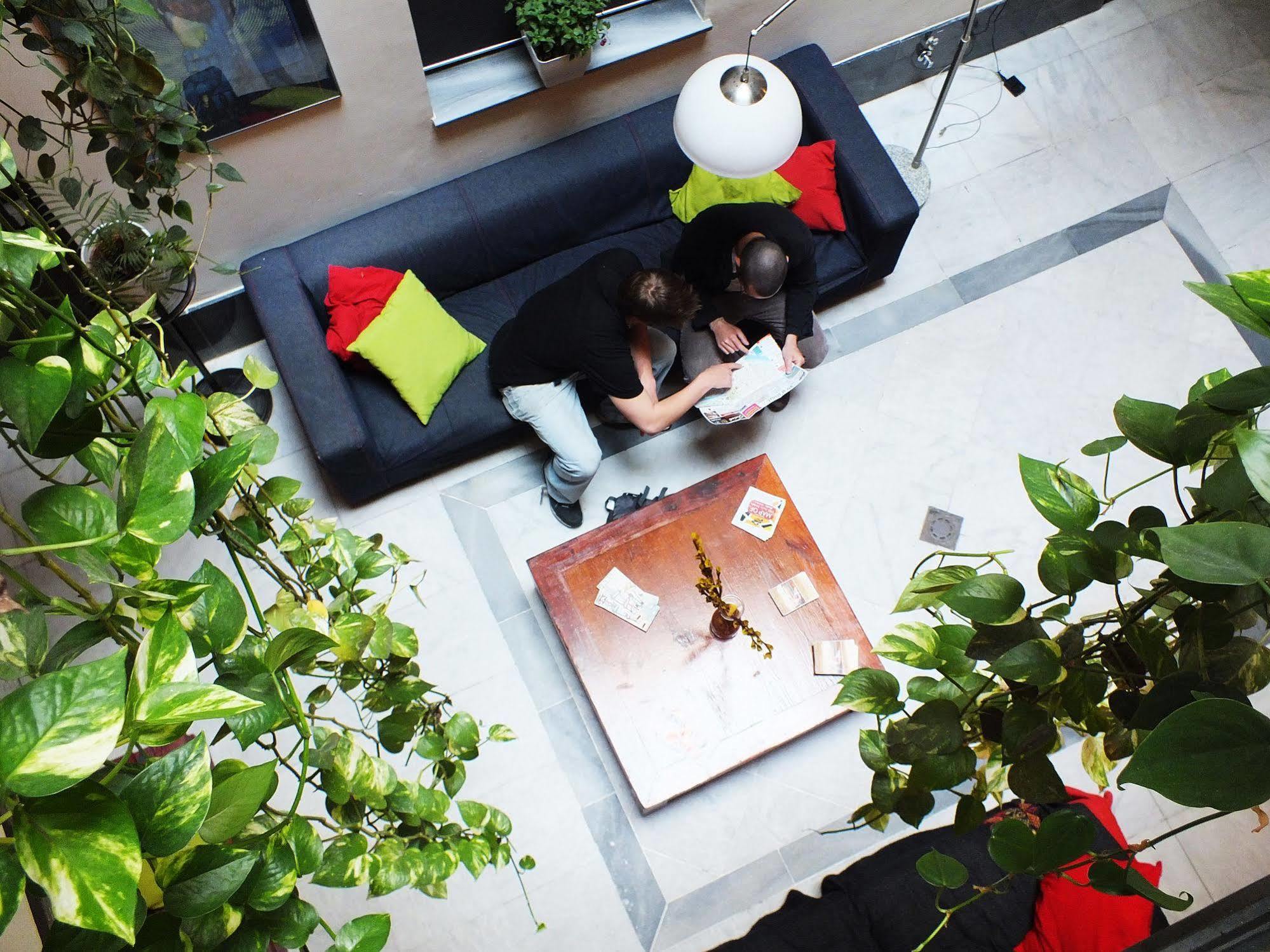 Joy Setas Coworking Vandrehjem Sevilla Eksteriør billede